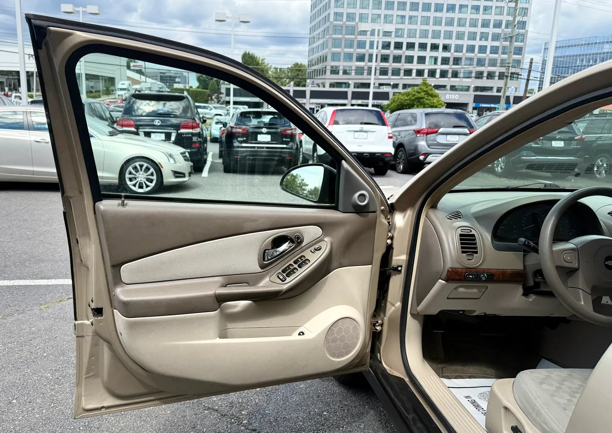 Used 2004 Chevrolet Malibu LS w/ Preferred Equipment Group FWD image 9