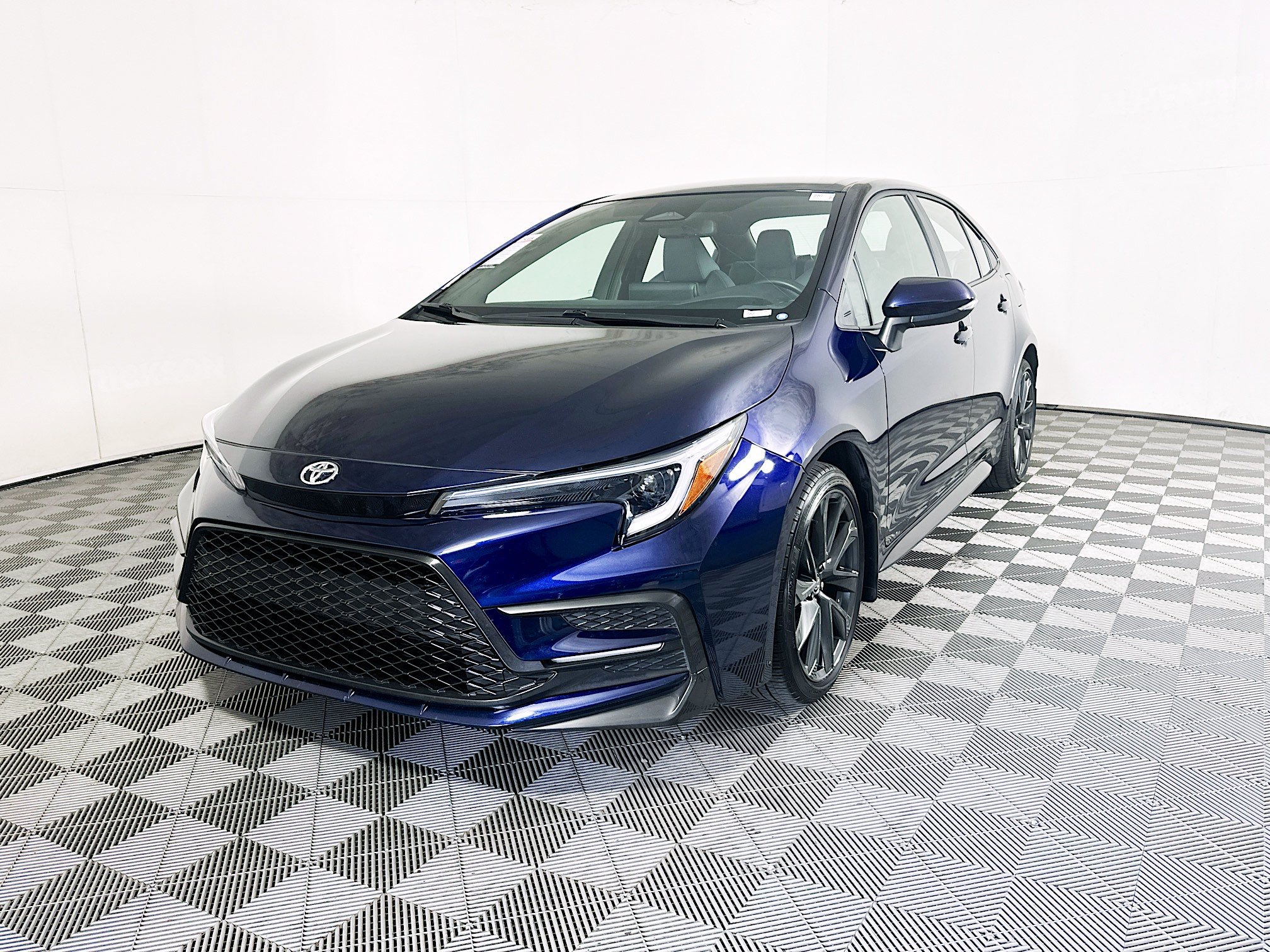 Used 2025 Toyota Corolla SE FWD image 7