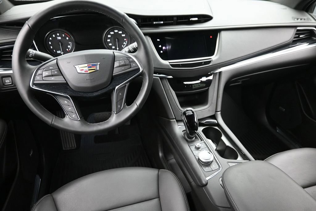 Used 2025 Cadillac XT5 Premium Luxury w/ Technology Package AWD/4WD image 16