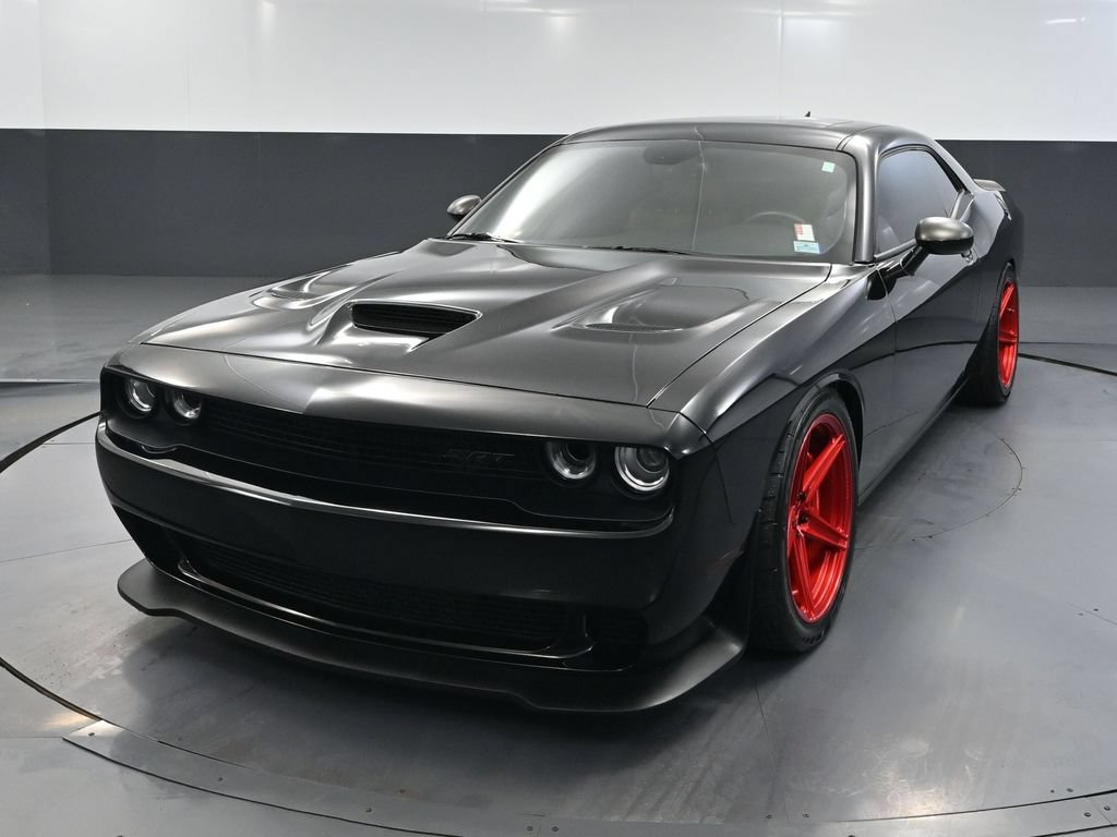 Used 2016 Dodge Challenger SRT Hellcat RWD image 9