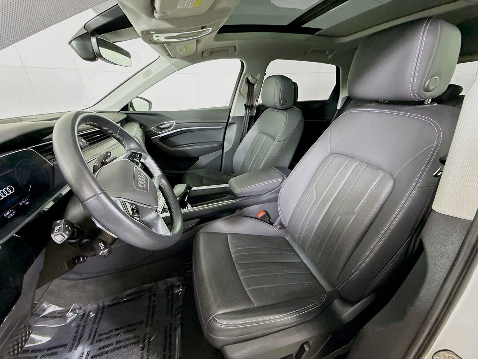 Used 2022 Audi e-tron Premium Plus image 5