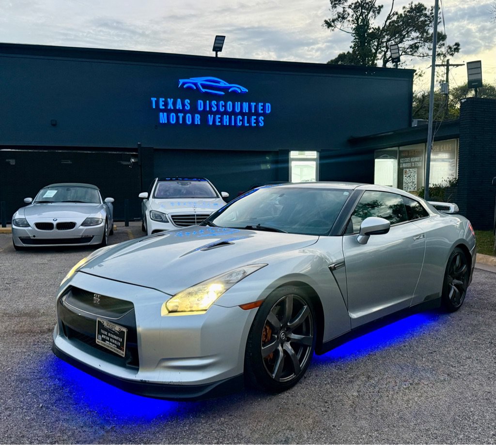 Used 2011 Nissan GT-R Premium AWD/4WD image 1