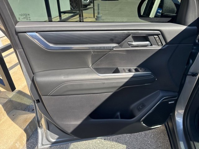 Used 2025 GMC Acadia Elevation w/ Elevation Premium Package image 13