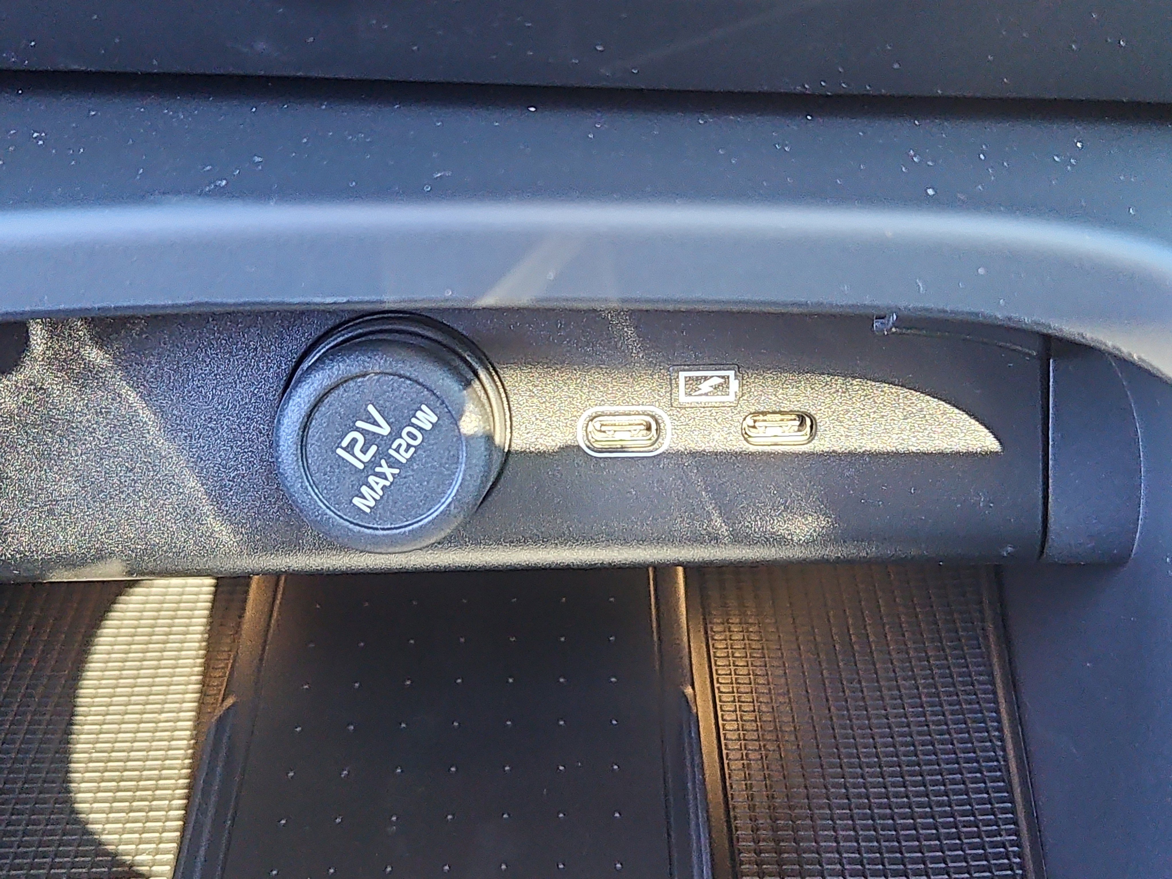 New 2026 Volvo XC40 B5 Ultra w/ Protection Package Premier image 8