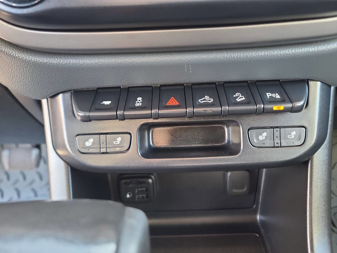 Used 2019 Chevrolet Colorado Z71 image 13