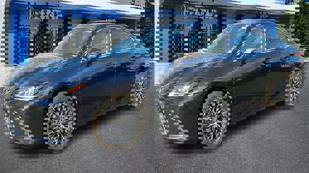 Used 2023 Lexus ES 300h w/ Premium Package image 4