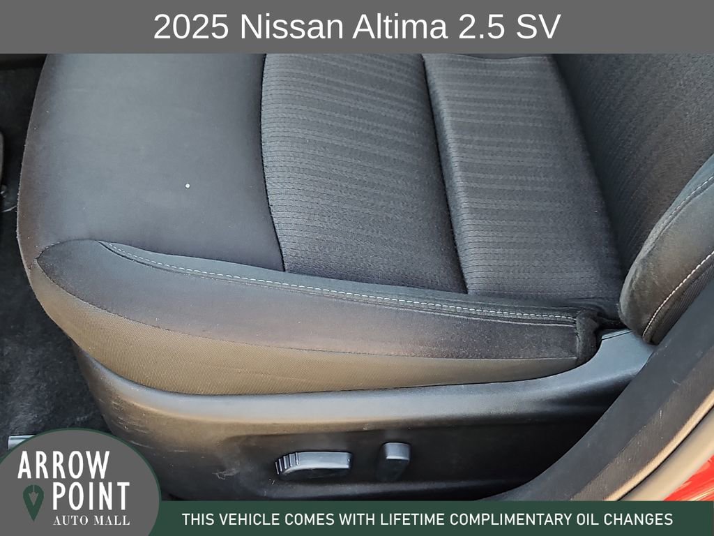 Used 2025 Nissan Altima 2.5 SV FWD image 23