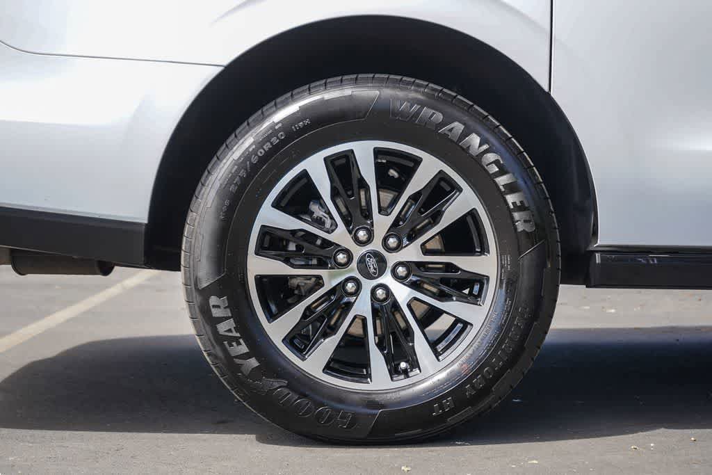Used 2025 Ford Expedition Max Platinum AWD/4WD image 9