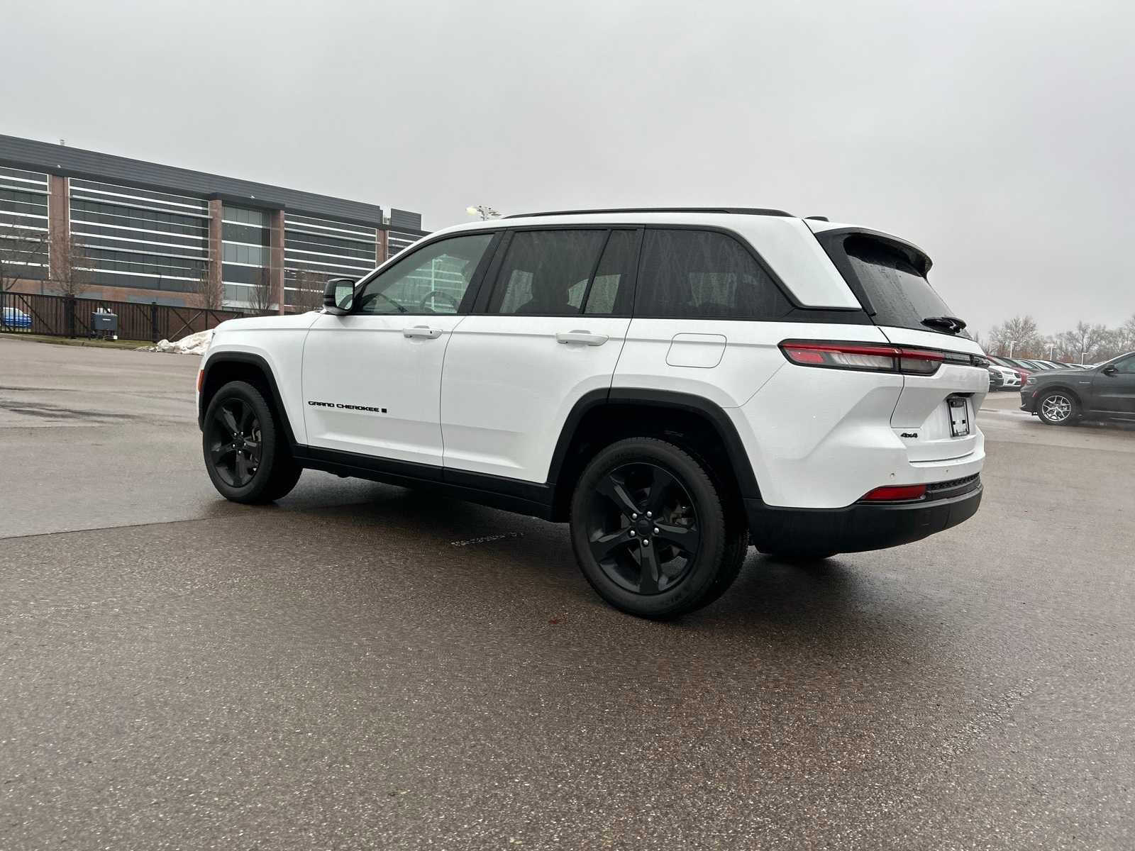 Used 2022 Jeep Grand Cherokee Altitude image 30