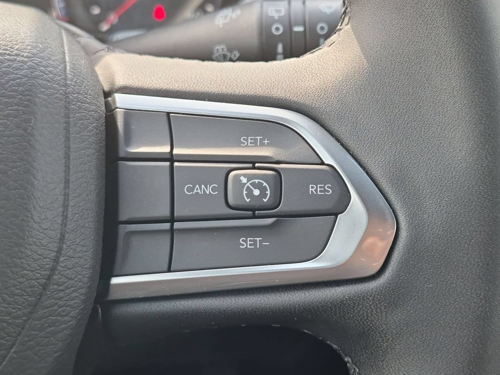 Used 2025 Jeep Compass Latitude w/ Sun & Sound Group AWD/4WD image 21