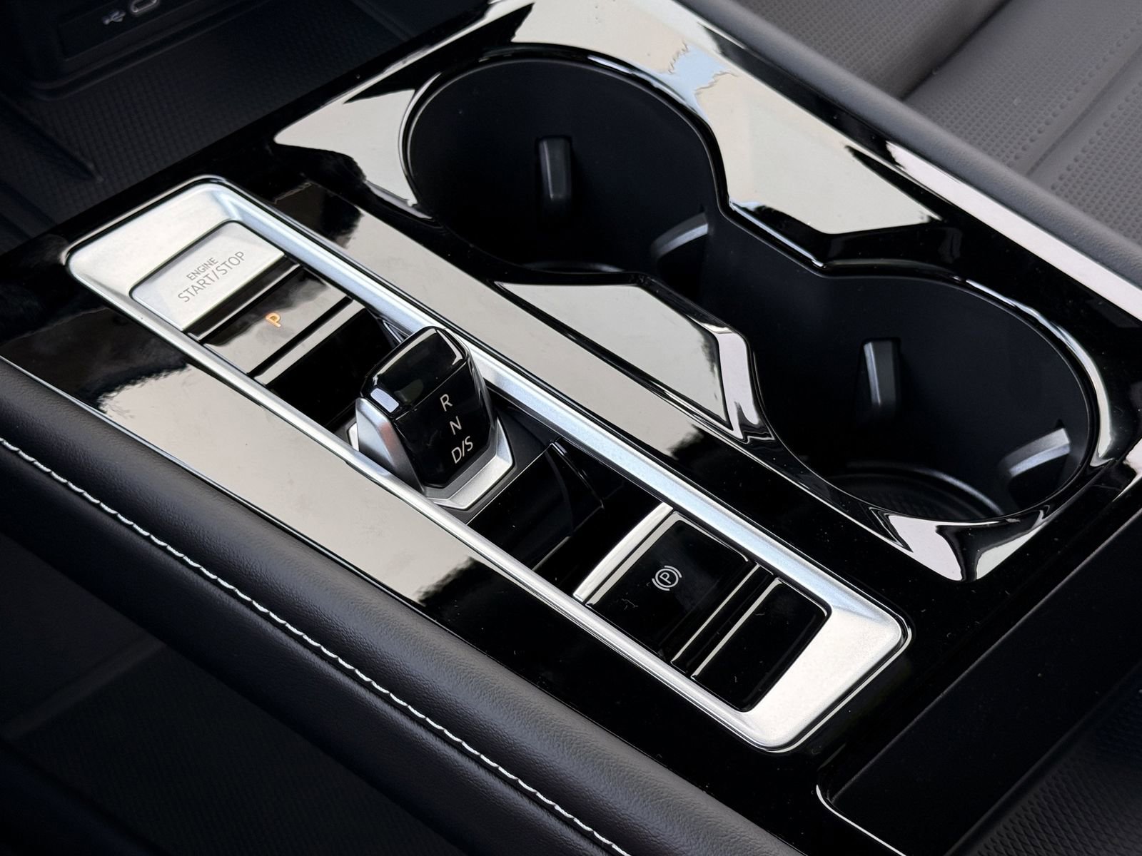 New 2026 Volkswagen Atlas Cross Sport SEL R-Line image 16