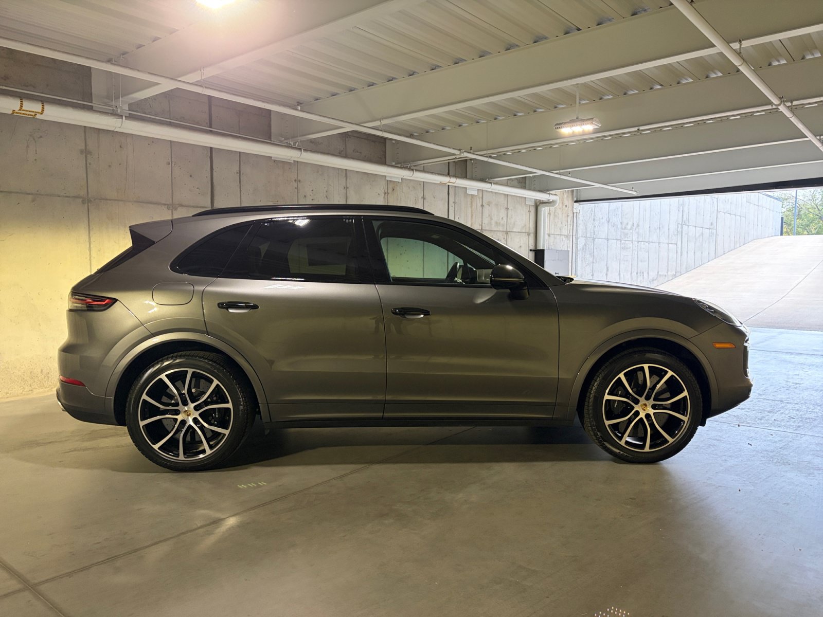 Certified 2023 Porsche Cayenne Turbo S AWD/4WD image 8