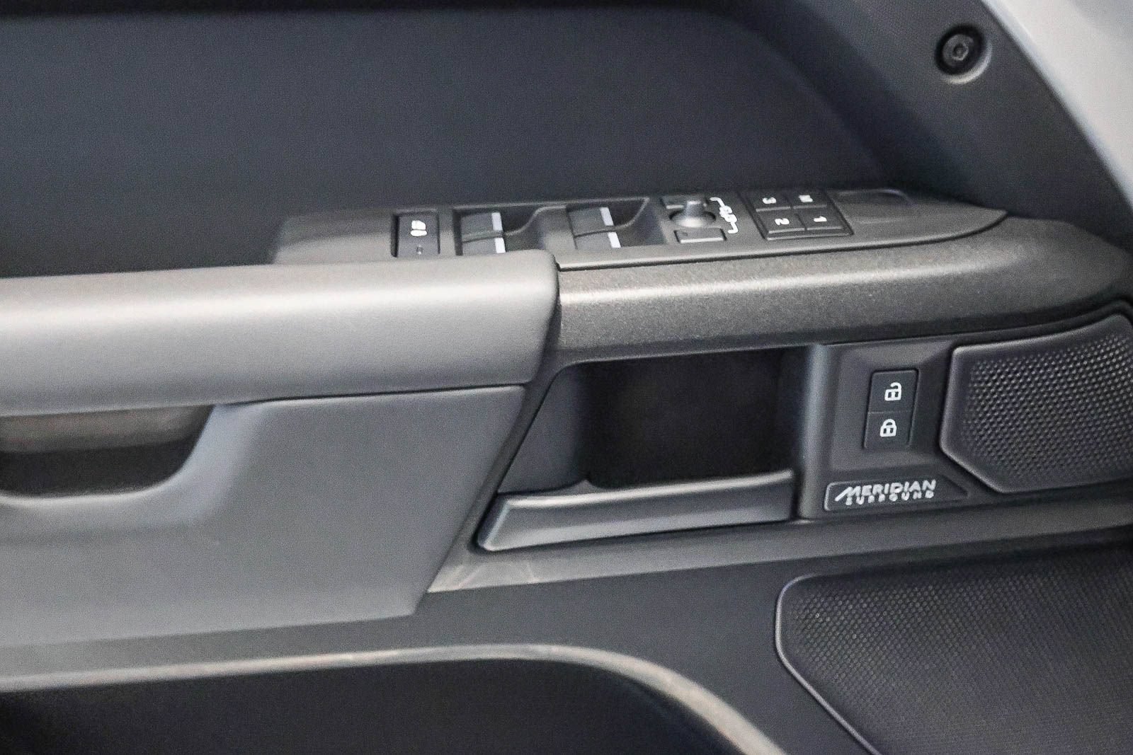 New 2026 Land Rover Defender 110 AWD/4WD image 23