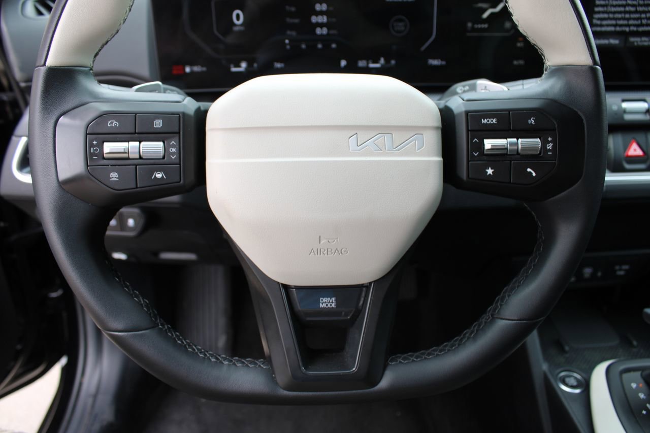 Used 2025 Kia K4 GT-Line w/ GT-Line Premium Package image 11