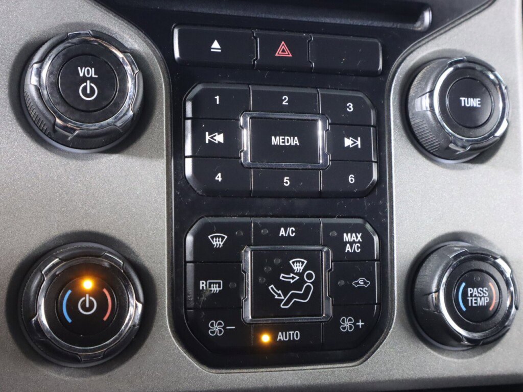 Used 2016 Ford F350 Platinum w/ Platinum Package AWD/4WD image 22