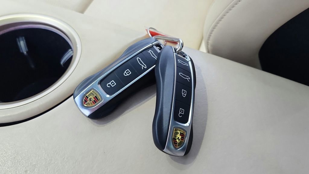 Used 2020 Porsche Taycan Turbo image 29