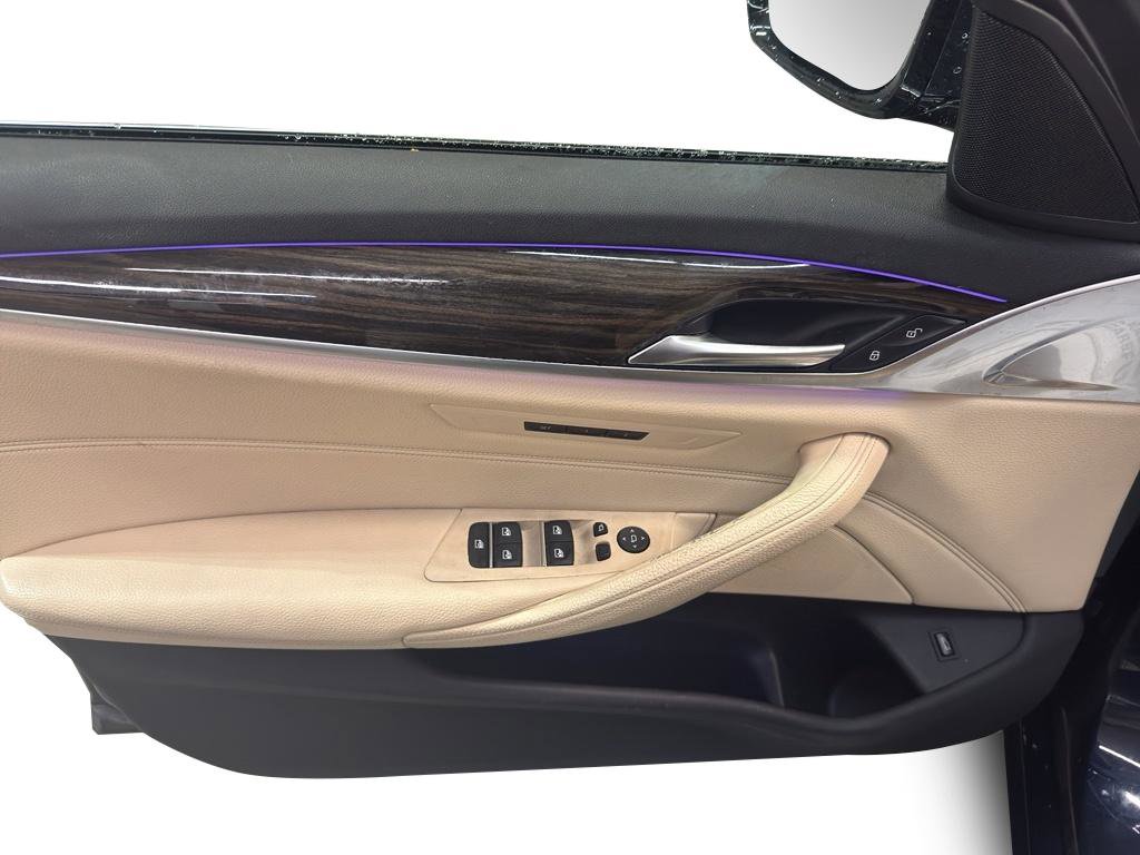 Used 2017 BMW 530i xDrive image 14