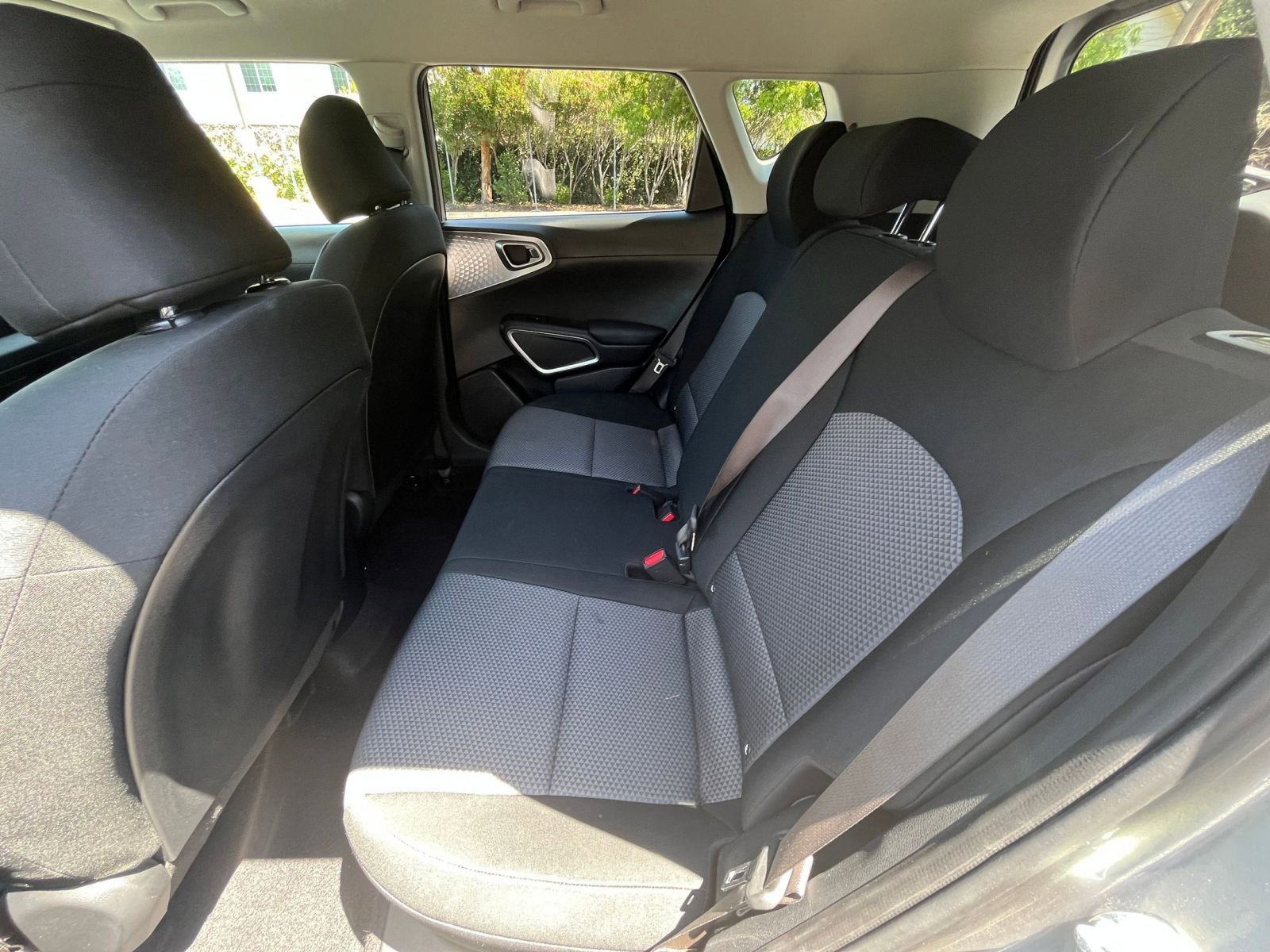 Used 2025 Kia Soul LX w/ LX Technology Package FWD image 23