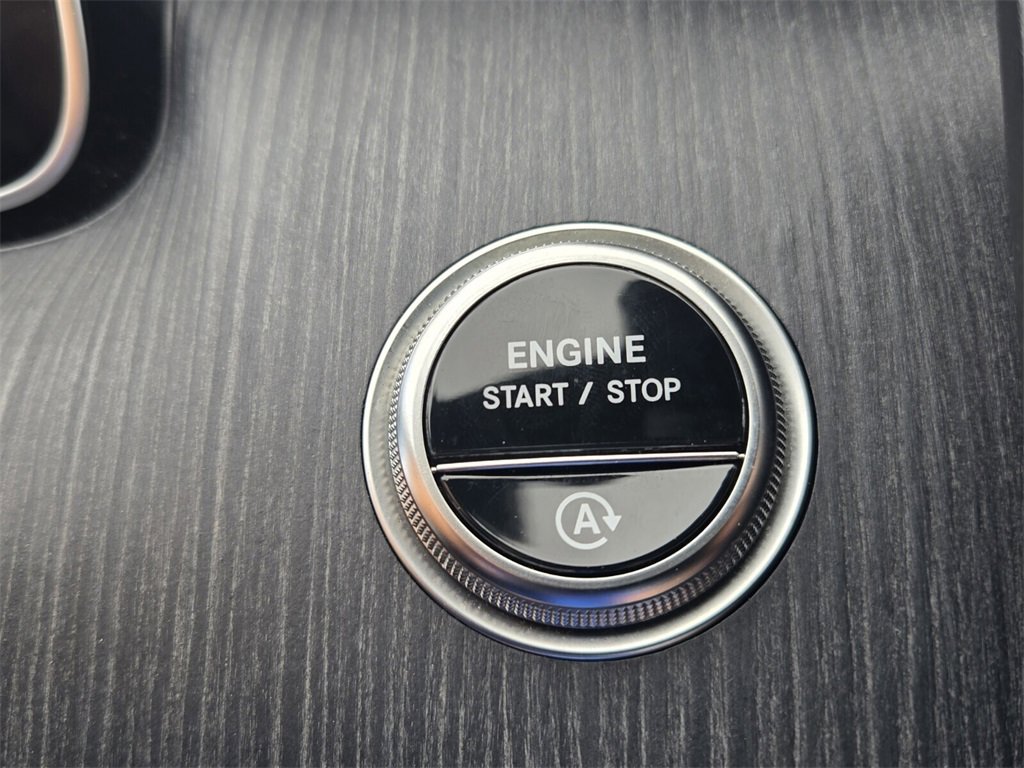 Used 2025 Mercedes-Benz C 300 image 21