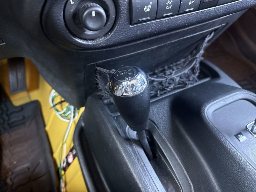 Used 2015 Jeep Wrangler Unlimited Sahara image 25