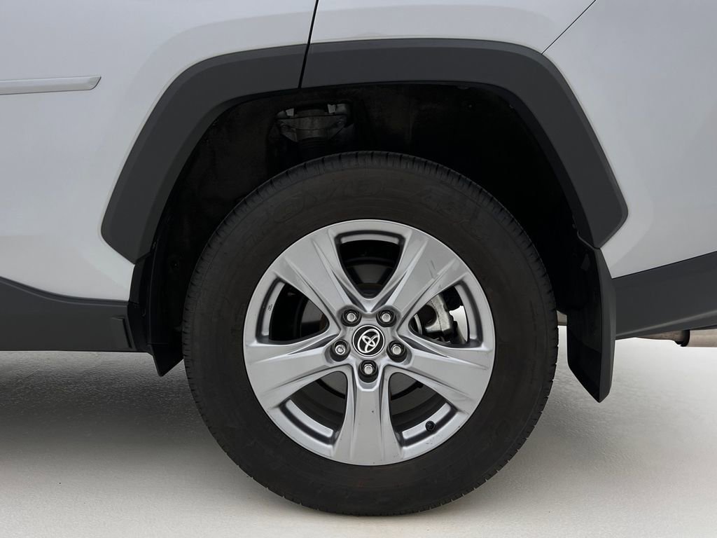 Used 2024 Toyota RAV4 XLE AWD/4WD image 27