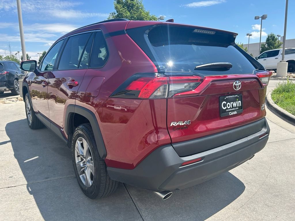 Used 2025 Toyota RAV4 XLE AWD/4WD image 5