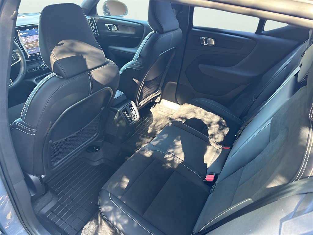 Used 2023 Volvo XC40 Recharge Plus image 42