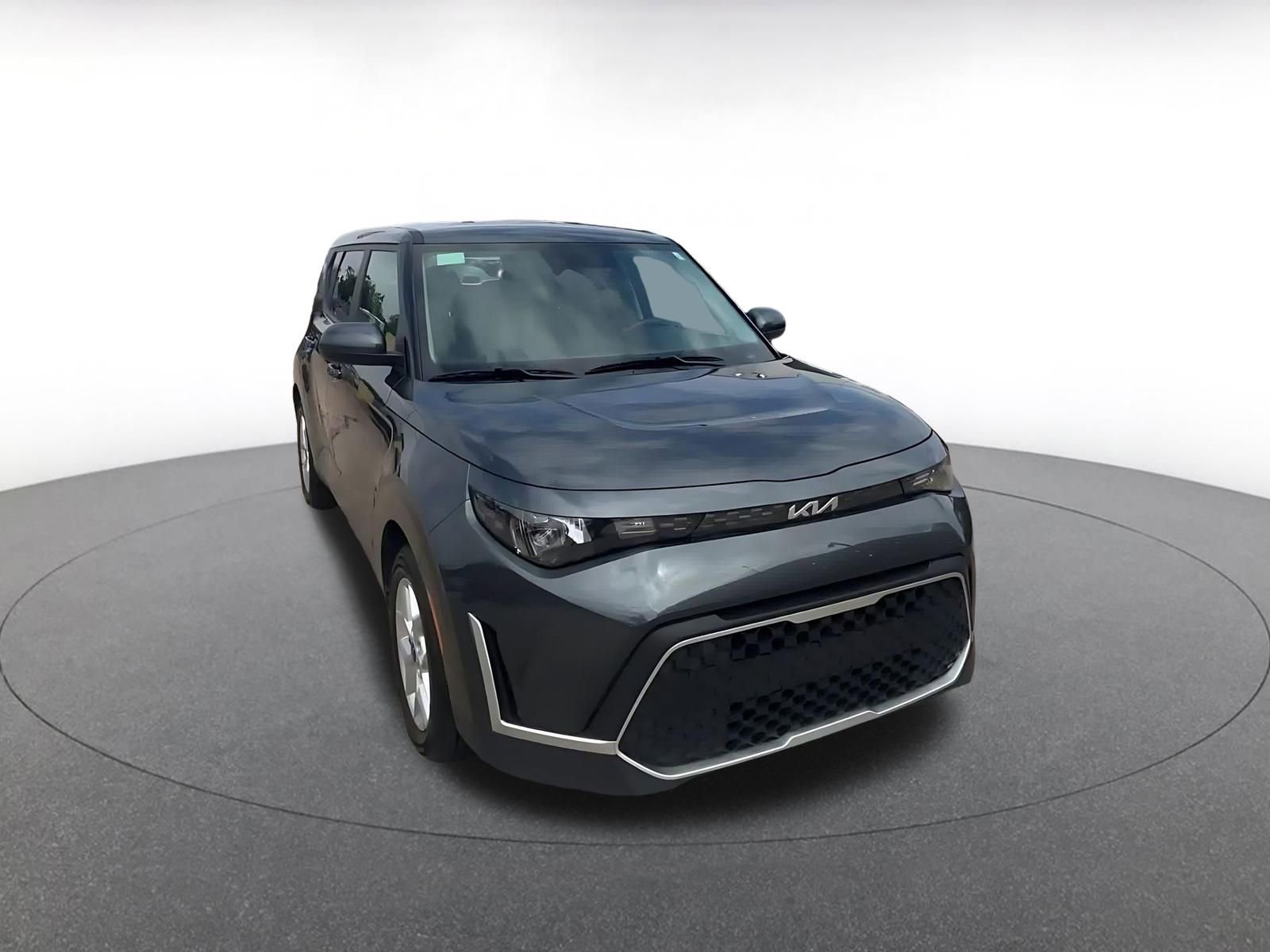 Used 2025 Kia Soul LX w/ LX Technology Package FWD image 3