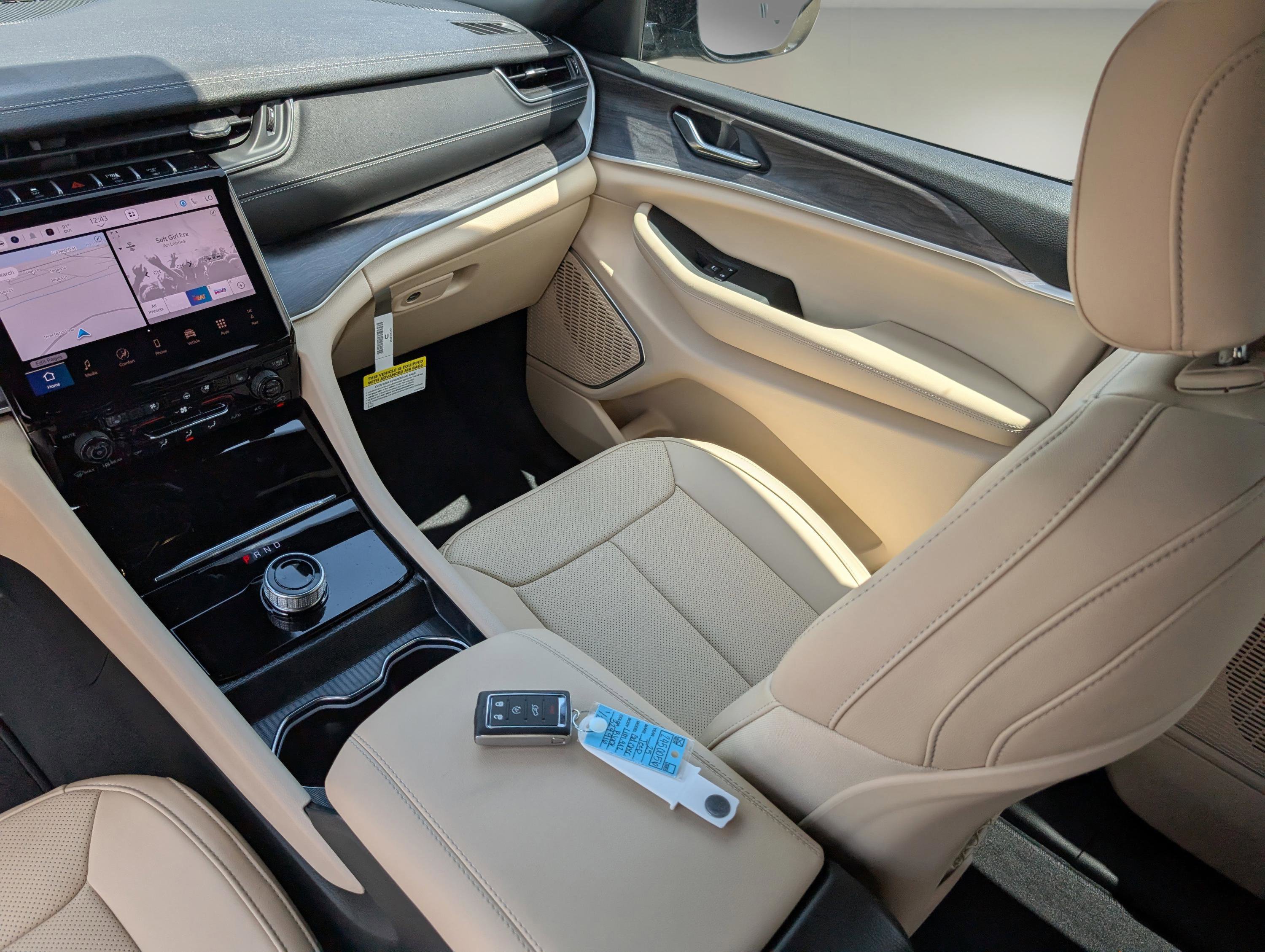 New 2025 Jeep Grand Cherokee Limited w/ Luxury Tech Group II image 22