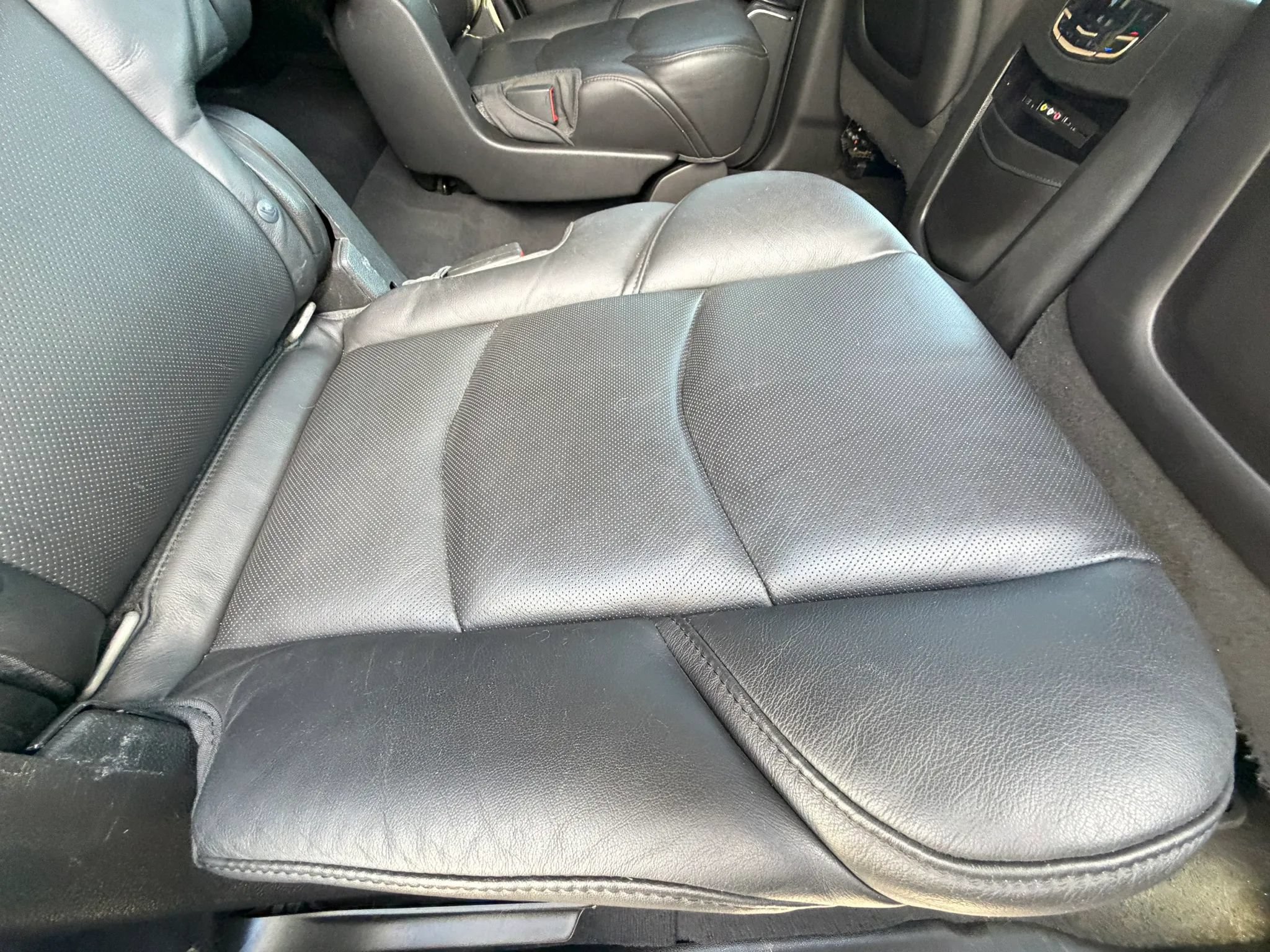 Used 2016 Cadillac Escalade Luxury RWD image 22