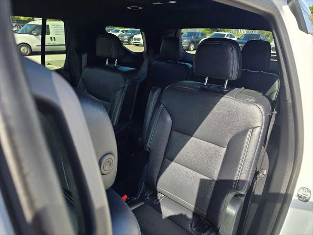 Used 2025 Chevrolet Traverse LT AWD/4WD image 19