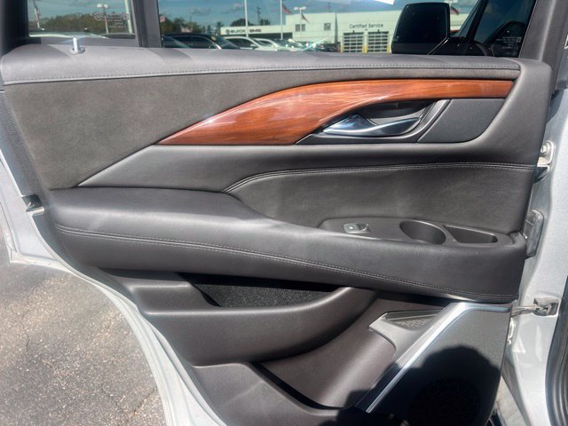 Used 2019 Cadillac Escalade Luxury AWD/4WD image 17
