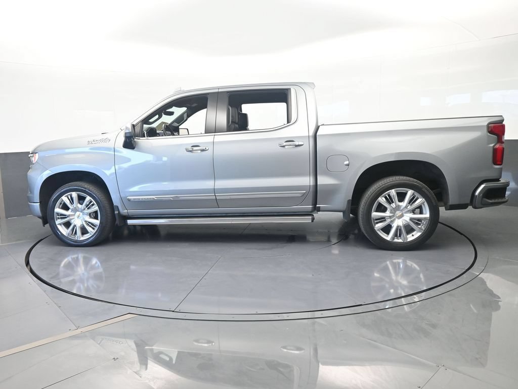 Used 2024 Chevrolet Silverado 1500 High Country w/ Technology Package AWD/4WD image 3