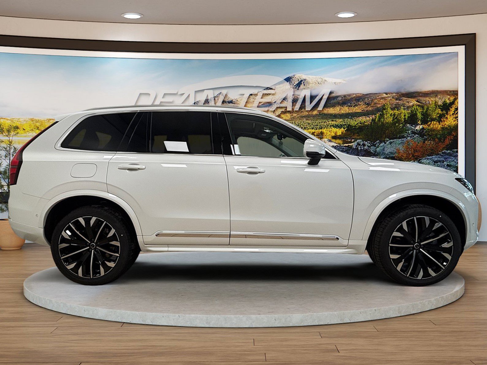 New 2026 Volvo XC90 T8 Ultra w/ Protection Package AWD/4WD image 6