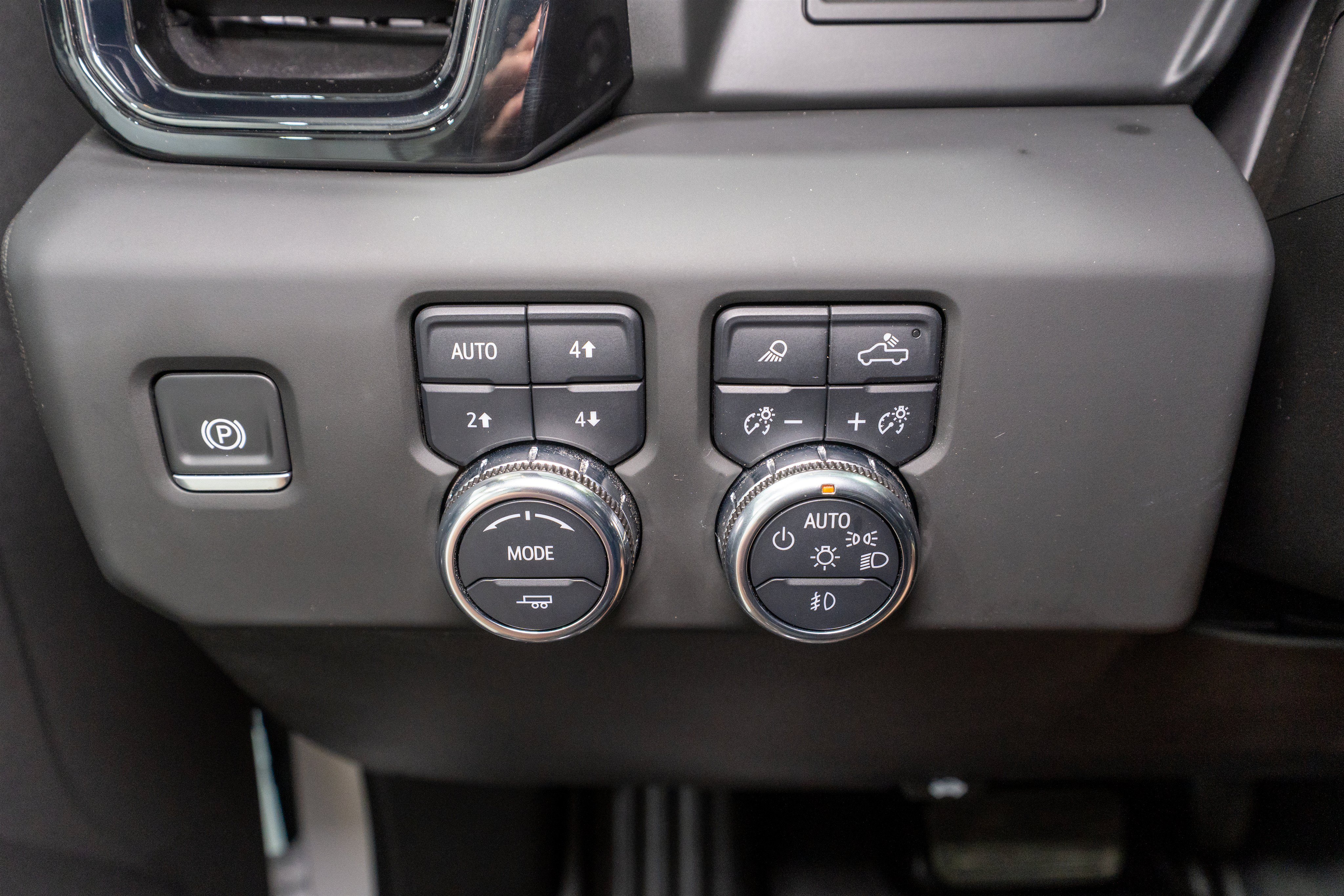 Used 2025 GMC Sierra 1500 AT4 w/ AT4 Premium Package AWD/4WD image 30