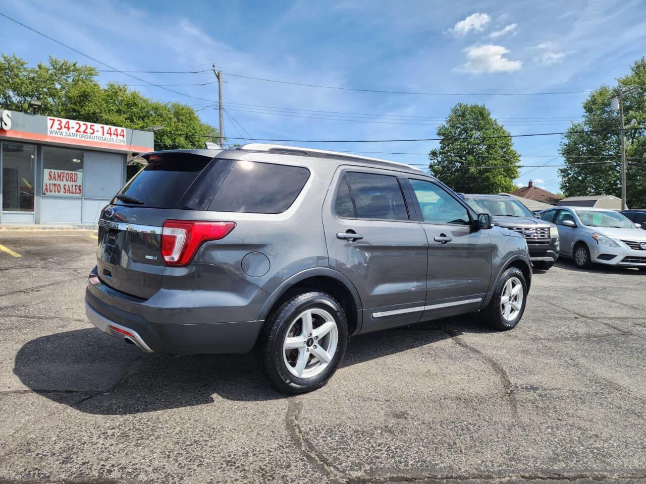 Used 2016 Ford Explorer XLT w/ Equipment Group 202A image 4