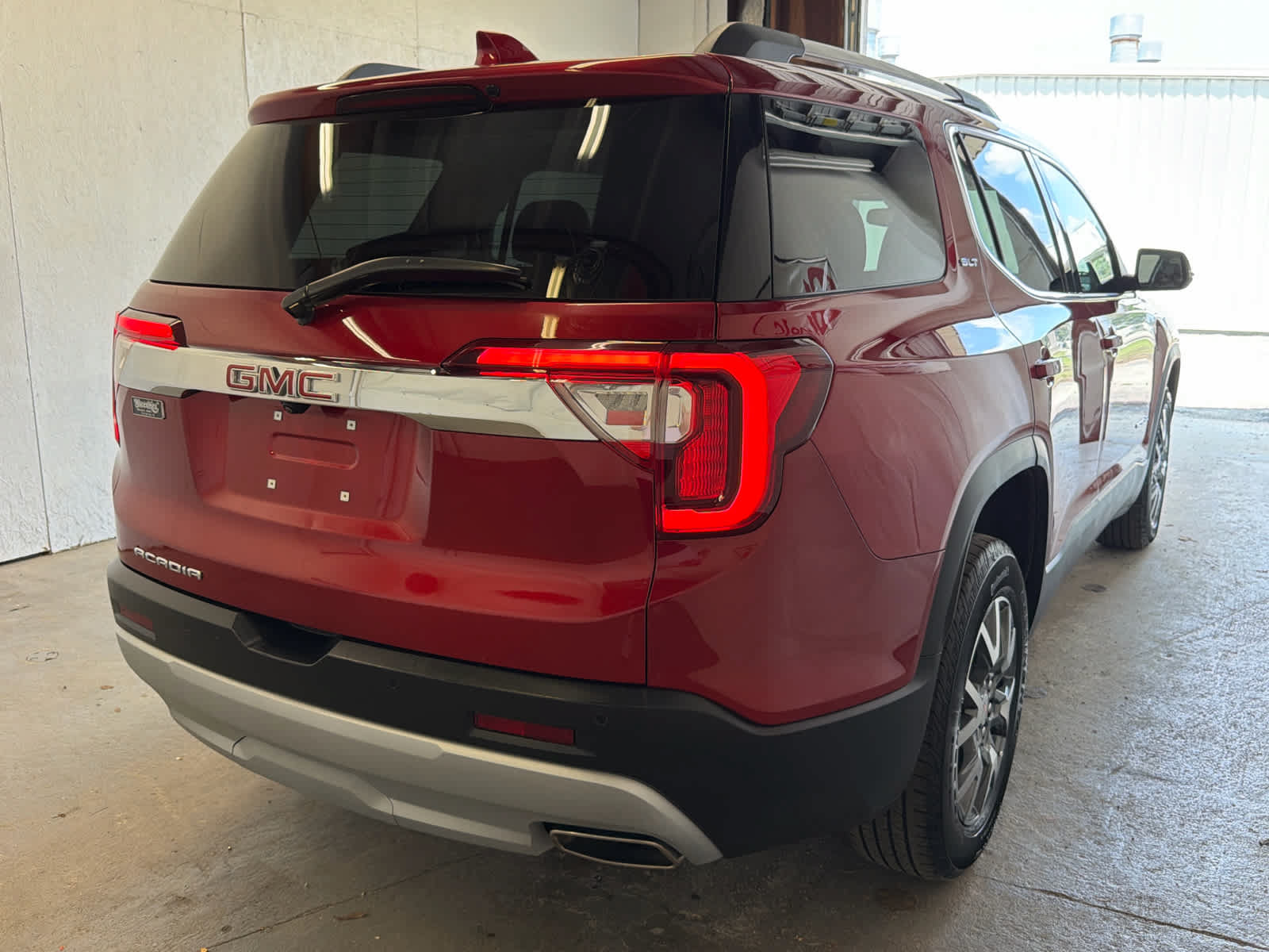 Used 2023 GMC Acadia SLT FWD image 5