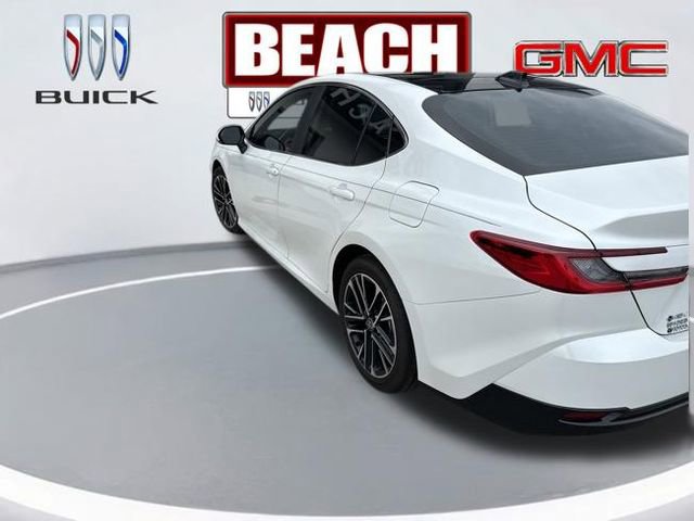 Used 2025 Toyota Camry XLE image 5