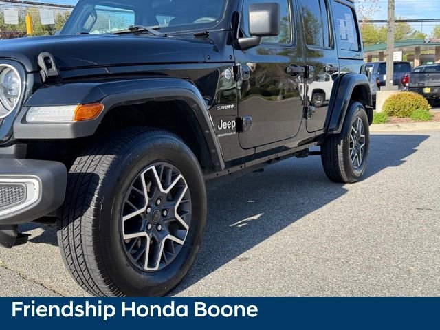 Used 2024 Jeep Wrangler Sahara image 10