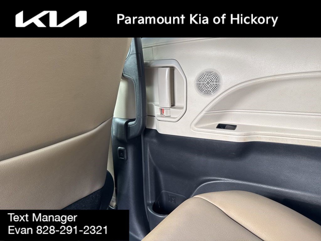 Used 2021 Toyota Sienna XLE image 18