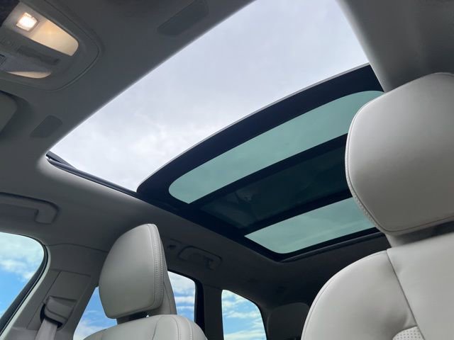 Certified 2024 Volvo XC60 T8 Ultimate w/ Protection Package Premier AWD/4WD image 29