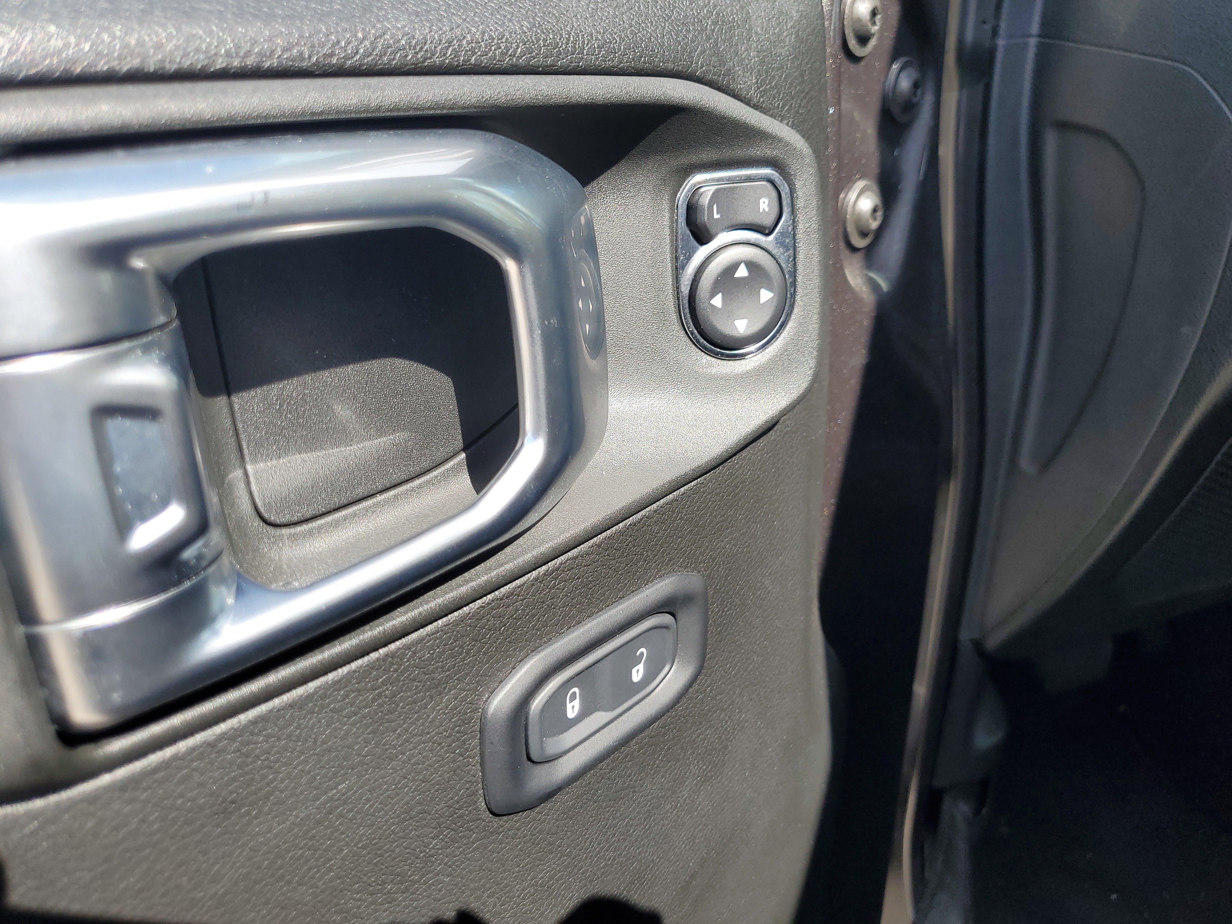 Used 2022 Jeep Wrangler Sport S image 17