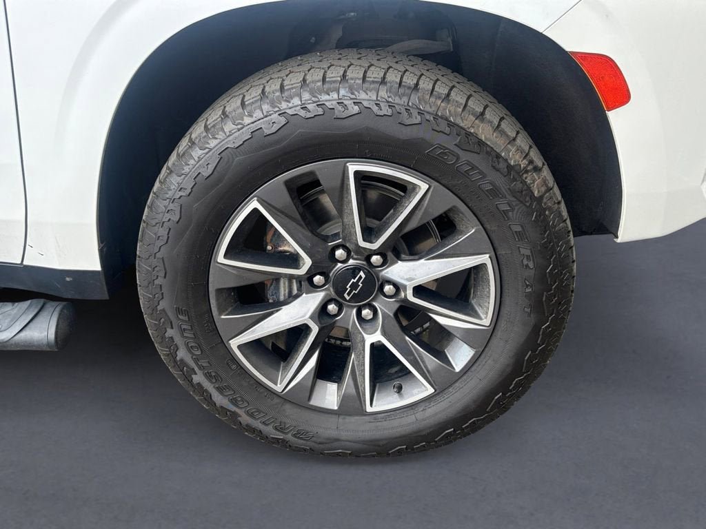Used 2023 Chevrolet Tahoe Z71 w/ Luxury Package AWD/4WD image 9