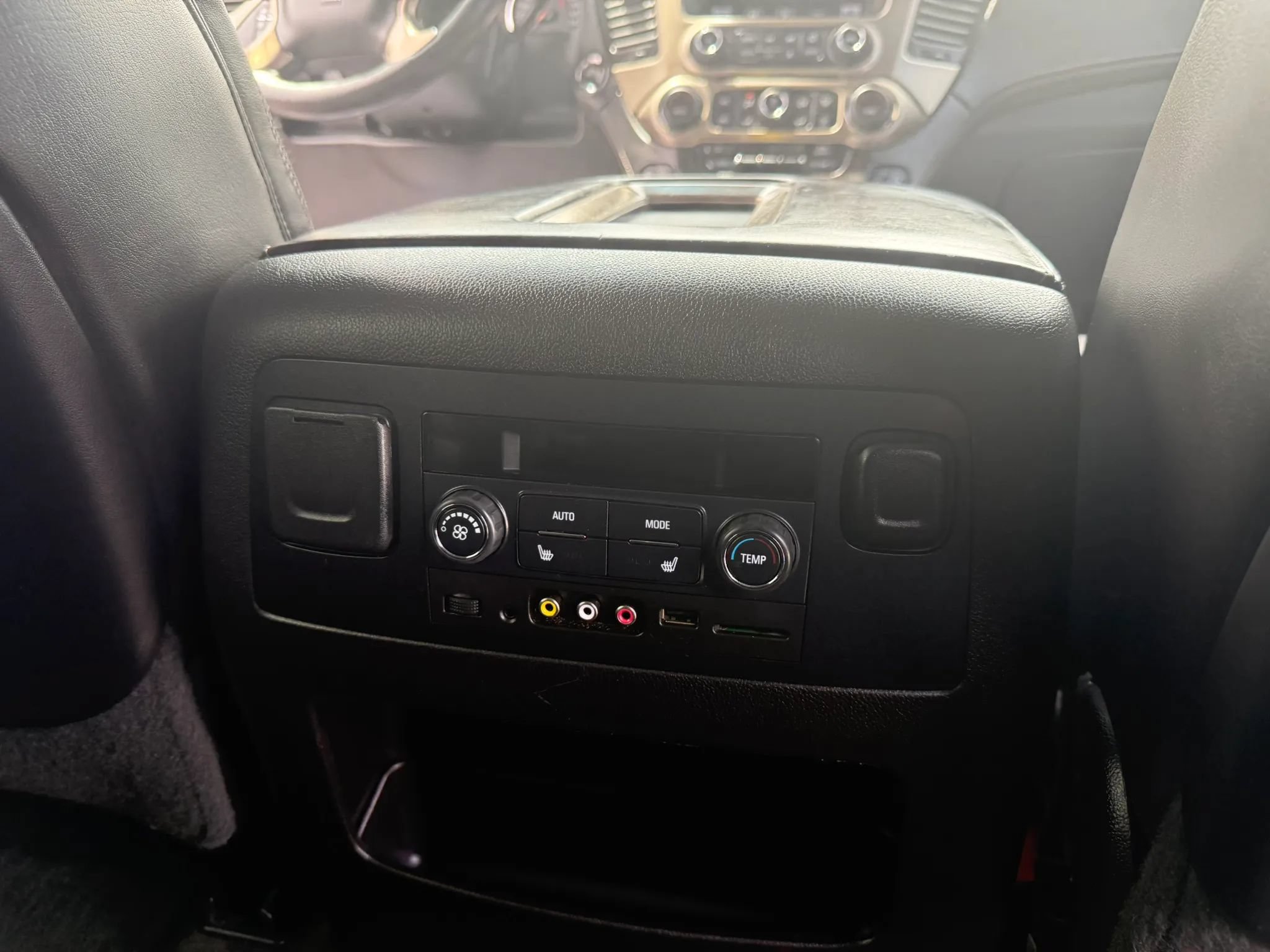 Used 2015 GMC Yukon XL Denali w/ Touring Package RWD image 18