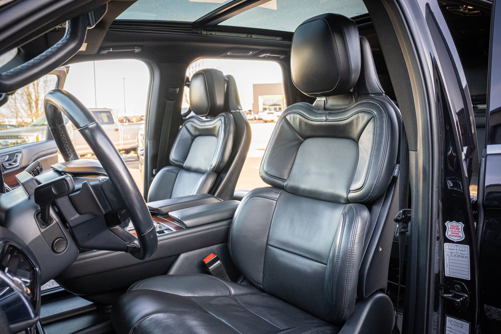 Used 2024 Lincoln Navigator Reserve image 11