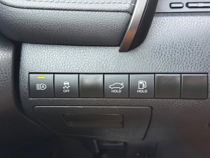 Used 2022 Toyota Camry SE image 30