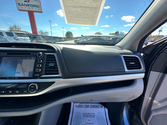 Used 2017 Toyota Highlander XLE image 16