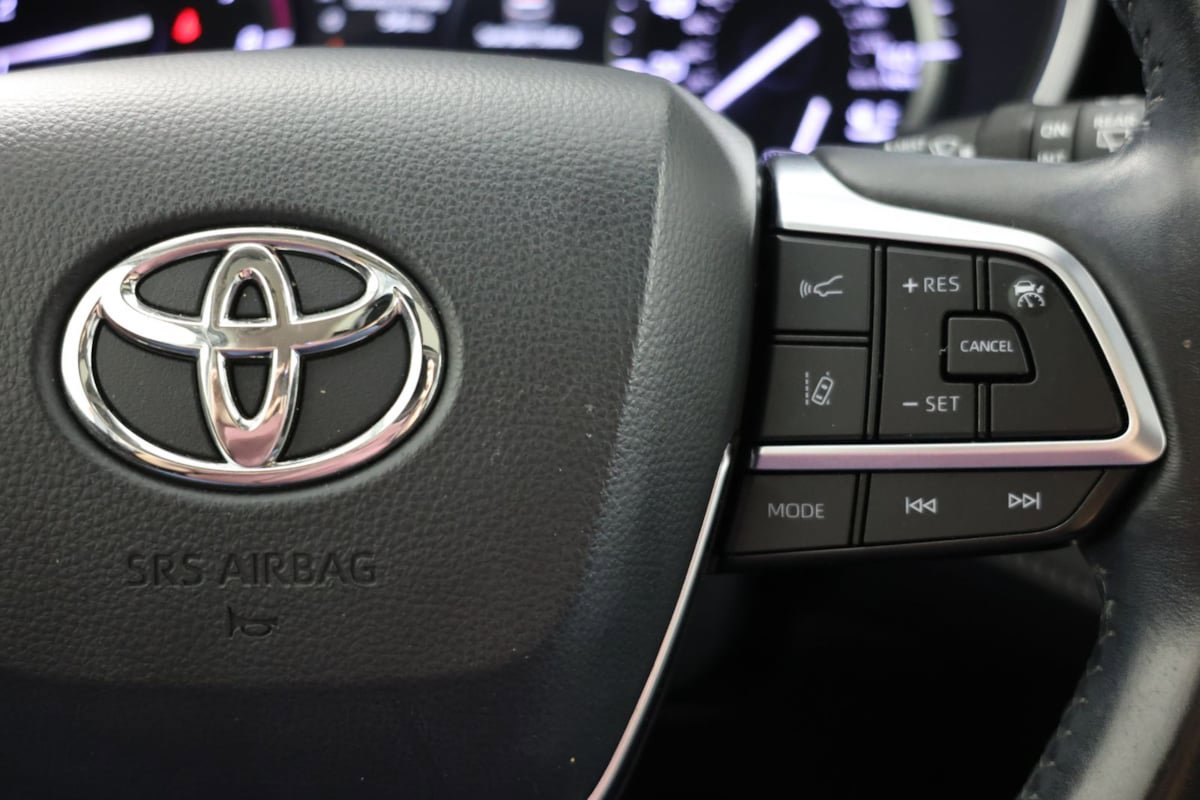 Used 2020 Toyota Highlander XLE FWD image 30