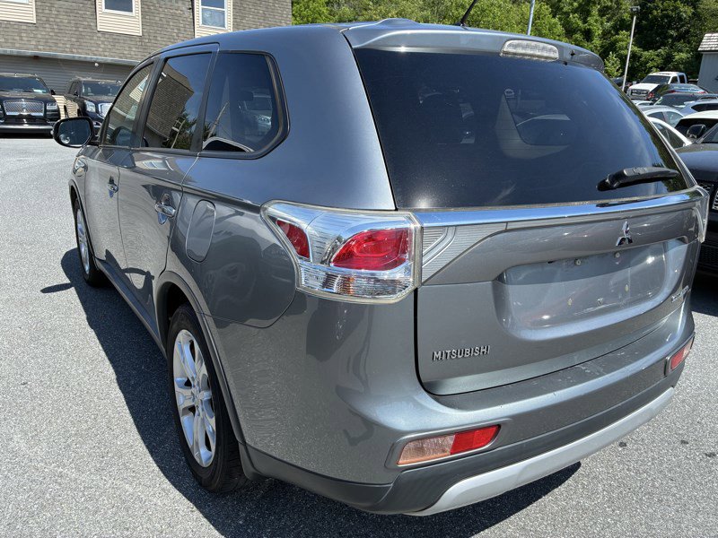 Used 2015 Mitsubishi Outlander SE FWD image 6