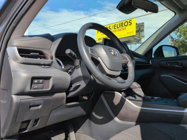 Used 2023 Toyota Highlander LE image 8